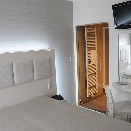 Belrom Hotel 3*